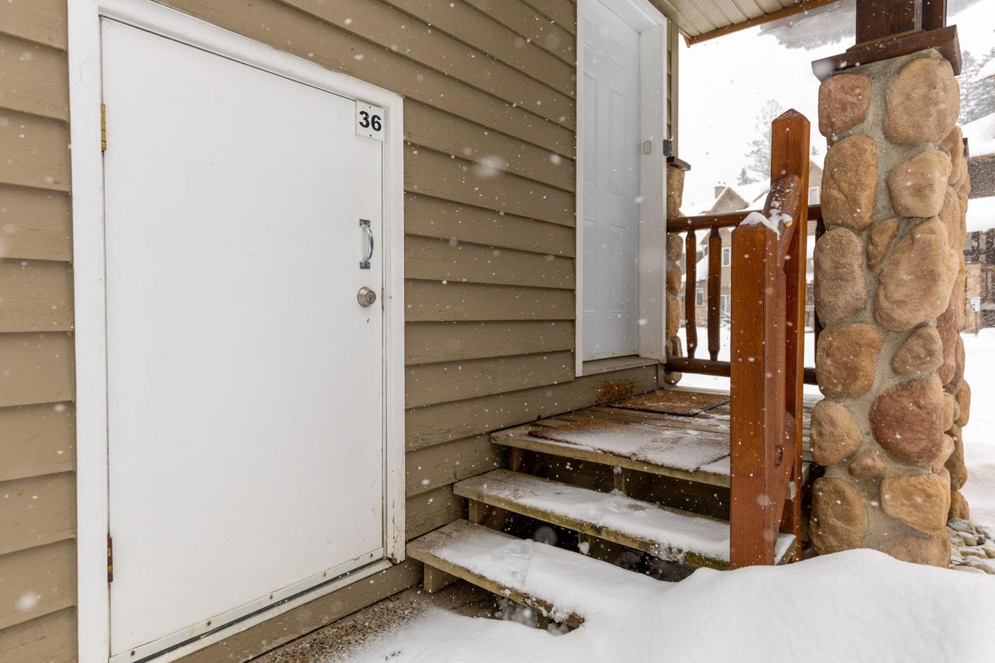 Stone Creek Chalets By Fernie Central Reservations Exterior photo