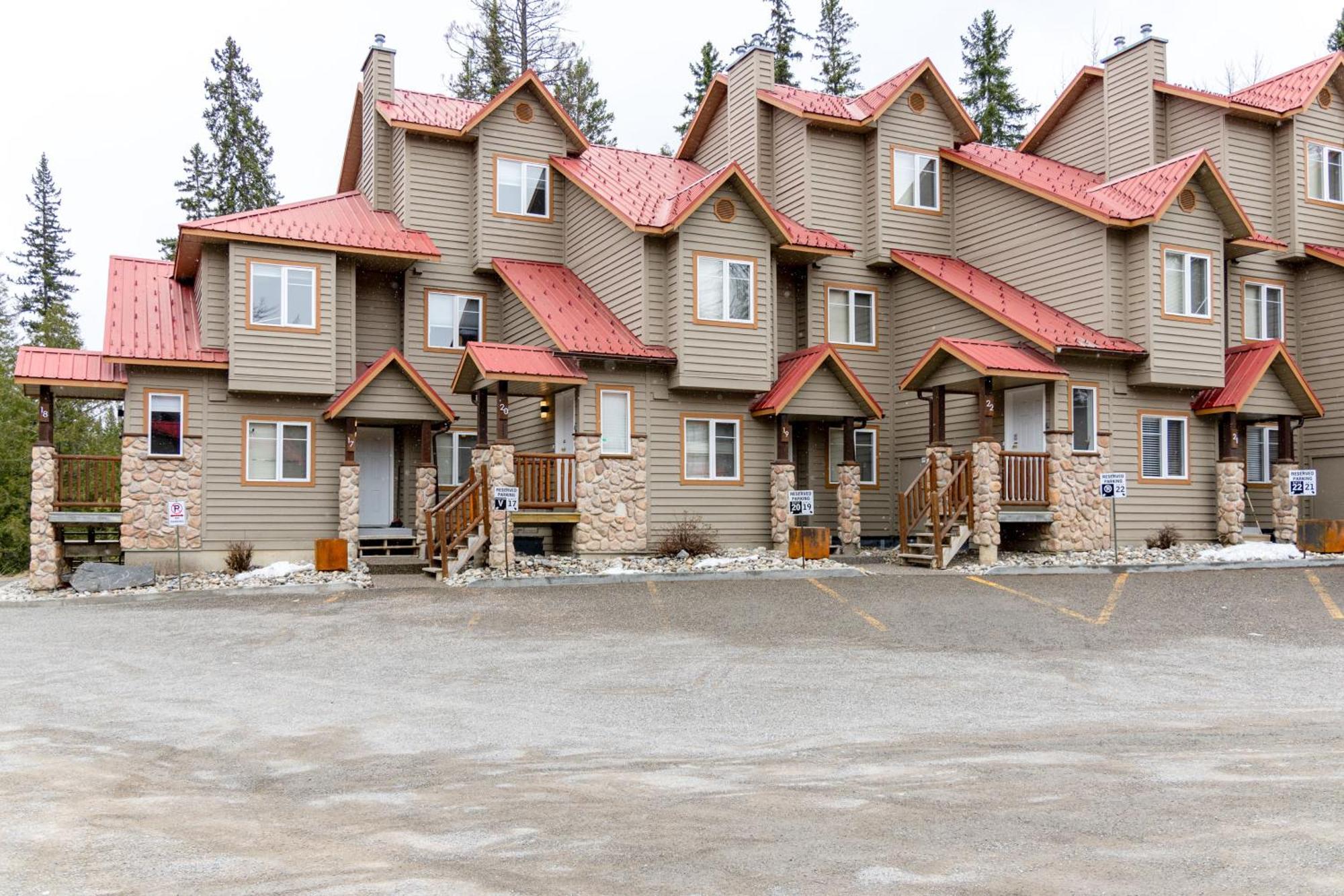 Stone Creek Chalets By Fernie Central Reservations Exterior photo