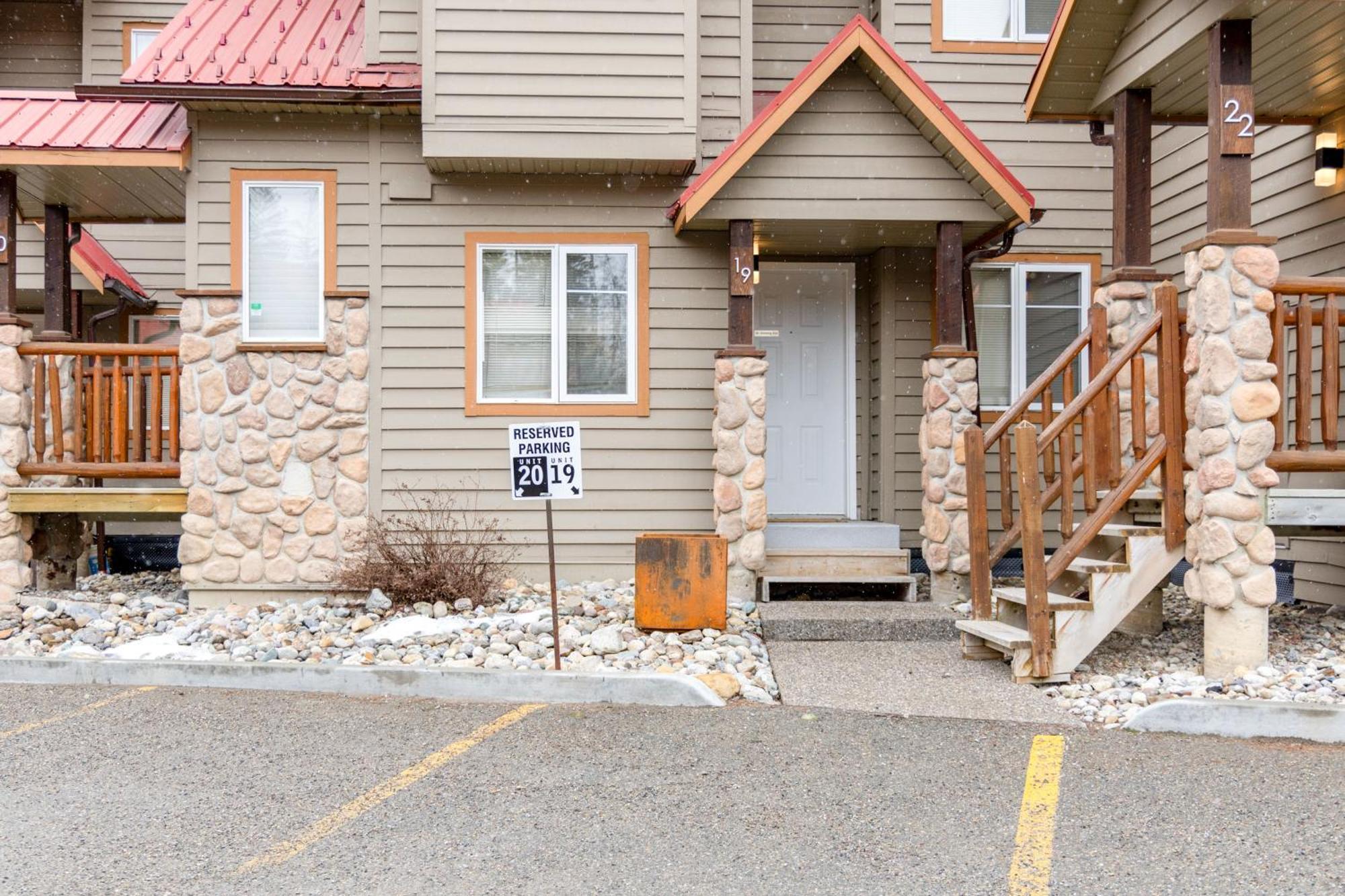 Stone Creek Chalets By Fernie Central Reservations Exterior photo